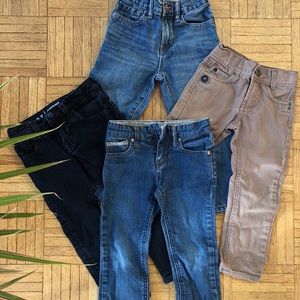 4️⃣ pairs of size 3️⃣T Jeans